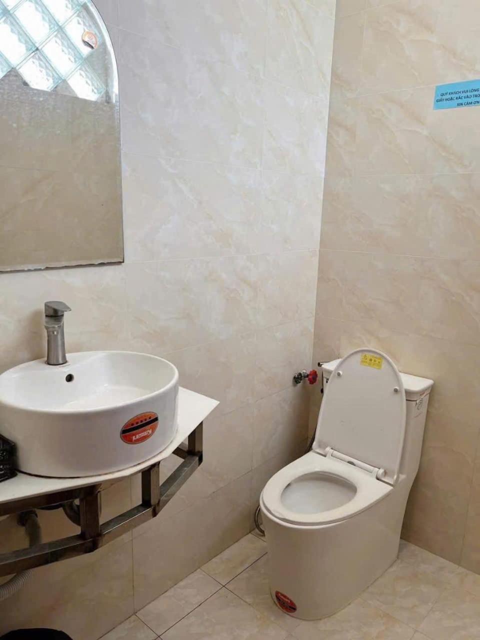 Hotel Khach San Tan Cuu Long Binh Chanh Exterior foto